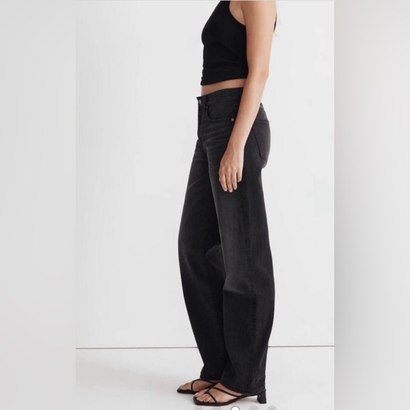 Madewell Low-Slung Straight Jeans
Size 26 - Picture 2 of 5